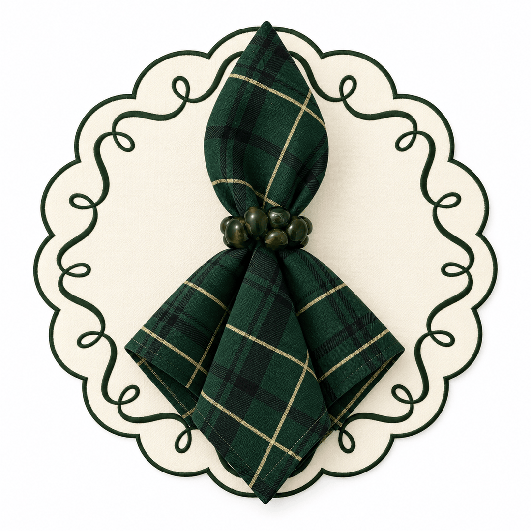 Mesa posta com Jogo Americano Laço Verde e Guardanapo Natal Xadrez Verde e Dourado